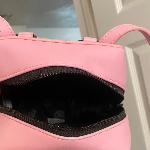 🌼 NWOT Pink Coffin-Shaped Backpack - "Never Trust The Living" Black Craft Brand - Picture 9 of 10